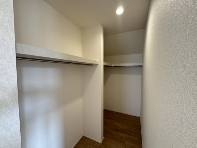 読谷村比謝（全2棟）の収納|1号棟　洋室8.7帖＋大容量WIC付き♪