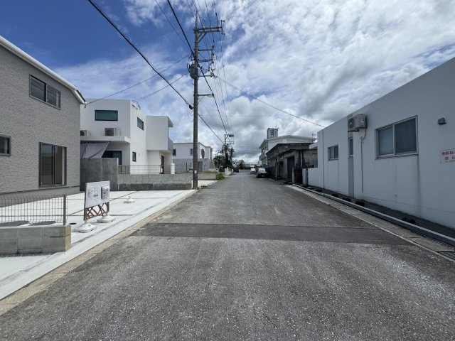 読谷村比謝（全2棟）の前面道路含む現地写真|※南東側公道7m♪