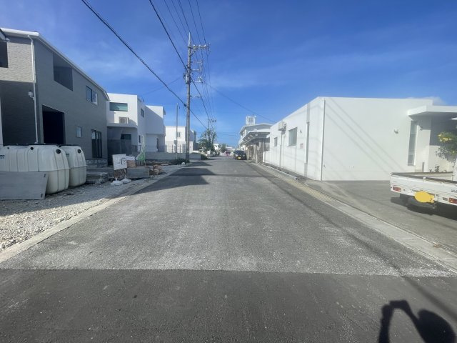 読谷村比謝（全2棟）の前面道路含む現地写真|※南東側公道7m♪