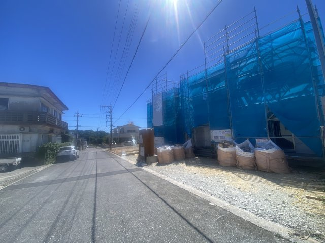 読谷村比謝（全2棟）の前面道路含む現地写真|※南東側公道7m♪