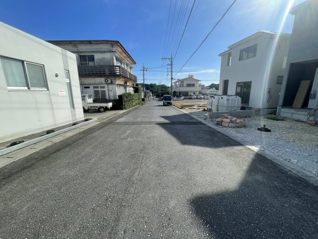 読谷村比謝（全2棟）の前面道路含む現地写真|※南東側公道7m♪