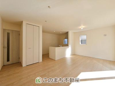 【居間・リビング】 | Livele Garden.S　第15栃木大平町富田1号棟 | 明るい配色のフローリングで室内がより明るい印象に仕上がっております♪