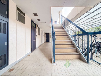 【その他共用部分】 | 弦巻コーポラス | 階段