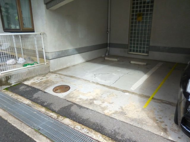 メゾンフラグランスの駐車場