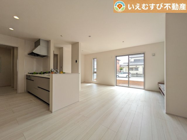 Livele Garden.S　行田棚田町の居間・リビング|ご家族みんながゆったりくつろげるリビング
ゆとりの空間でくつろいだり遊んだり、家族の時間が楽しみですね♪
