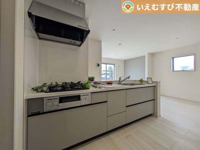 Livele Garden.S　行田棚田町のキッチン|機能性収納性に溢れるキッチン
収納もたっぷり付いていてすっきり片付く！毎日楽しくお料理が出来そうです！