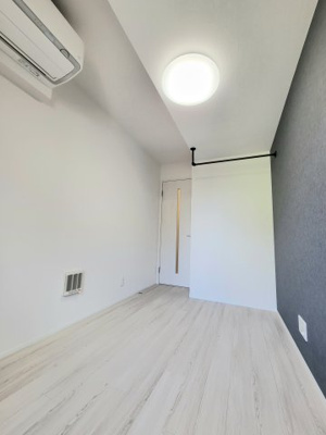 【洋室】 | ロッソ・カンパーナ | コンパクトで使いやすい洋室です