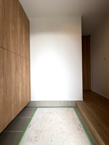 Sunny Life House — Samukawaの玄関