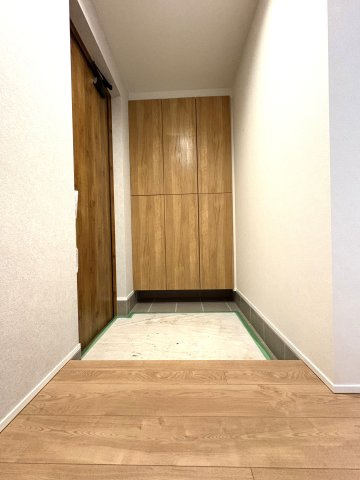 Sunny Life House — Samukawaの玄関