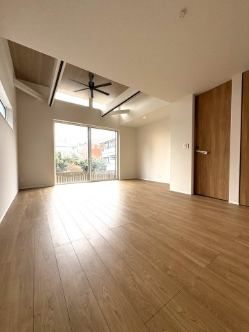 Sunny Life House — Samukawaの居間・リビング