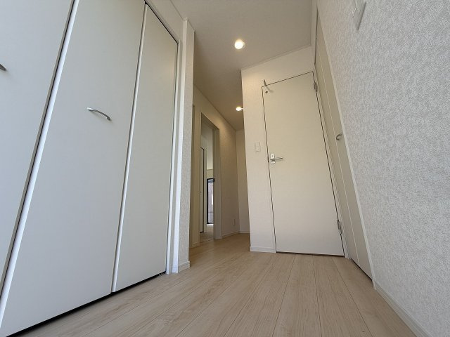 【玄関】 | 練馬区大泉町3丁目　新築一戸建住宅　全2棟　（成増店） | クローゼットタイプのシューズインクローク。
