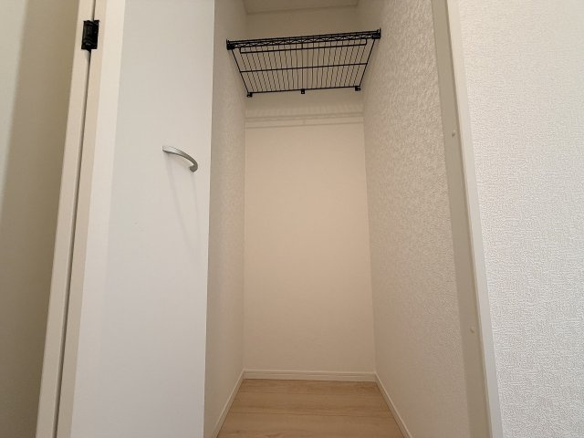 【収納】 | 練馬区大泉町3丁目　新築一戸建住宅　全2棟　（成増店） | 1階ホール内収納。