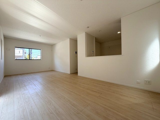 【居間・リビング】 | 練馬区大泉町3丁目　新築一戸建住宅　全2棟　（成増店） | 19帖の広々リビング。