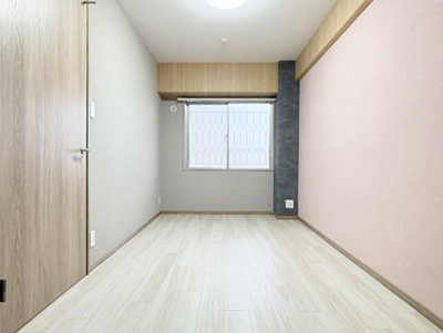 【寝室】 | コンドミニアム甲東園 | 5.7帖の洋室は収納付