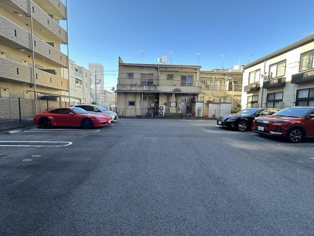 グランプレールの駐車場