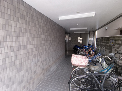 【エントランス】 | 中市マンション | 自転車置き場