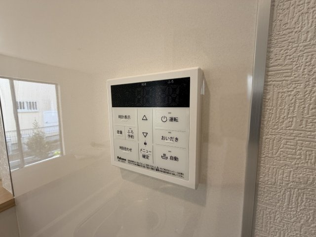 【その他】 | 練馬区大泉町3丁目　新築一戸建住宅　全2棟　（成増店） | キッチンそばにも浴室用リモコン