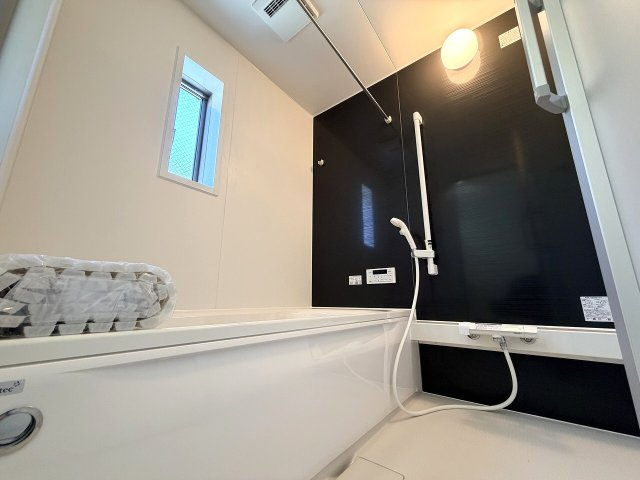 【浴室】 | 練馬区大泉町3丁目　新築一戸建住宅　全2棟　（成増店） | 一日の終わりに、足を伸ばして深呼吸。1坪サイズの広々バスルームで、至福のリラックスタイムを