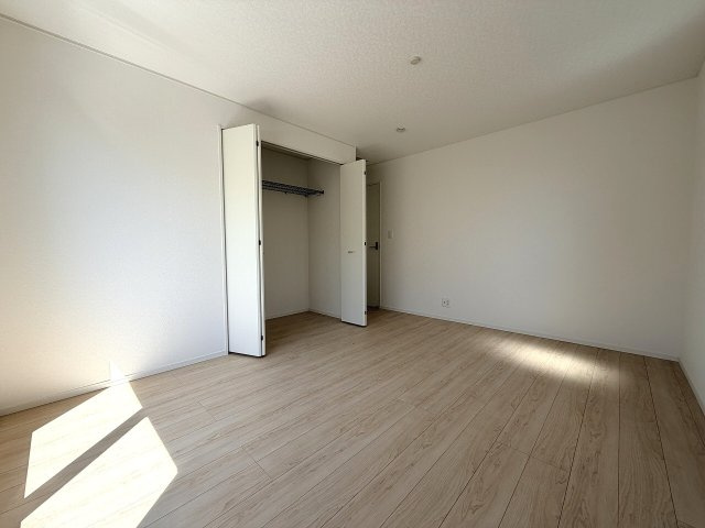 【洋室】 | 練馬区大泉町3丁目　新築一戸建住宅　全2棟　（成増店） | 8.3帖の主寝室。