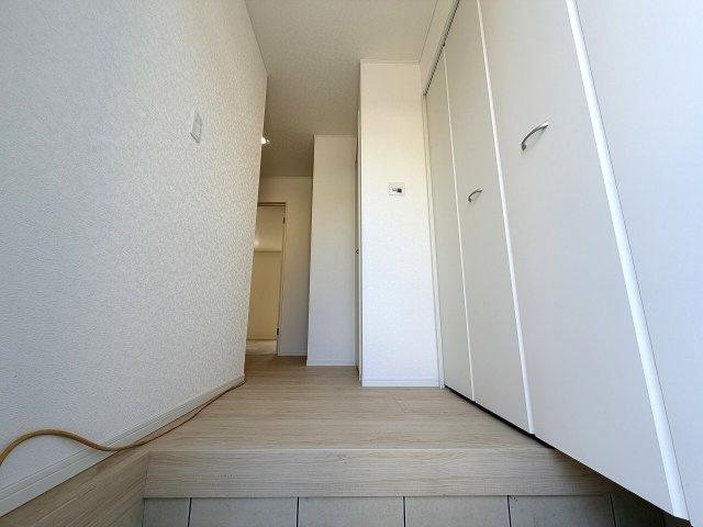 【玄関】 | 練馬区大泉町3丁目　新築一戸建住宅　全2棟　（成増店） | クローゼットタイプのシューズインクローク。
