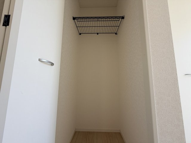 【収納】 | 練馬区大泉町3丁目　新築一戸建住宅　全2棟　（成増店） | 1階ホール内収納。
