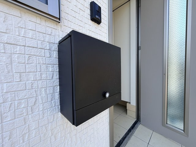 【外観】 | 練馬区大泉町3丁目　新築一戸建住宅　全2棟　（成増店） | カースペース2台（1号棟は3台）駐車可能。（車種・運転技術によります）
