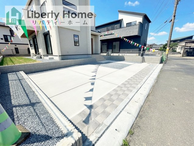 土浦市小岩田東２丁目6期　新築戸建　2号棟の駐車場