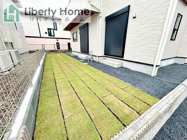 土浦市小岩田東２丁目6期　新築戸建　2号棟の駐車場