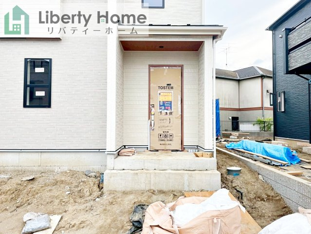 土浦市小岩田東２丁目6期　新築戸建　2号棟のエントランス