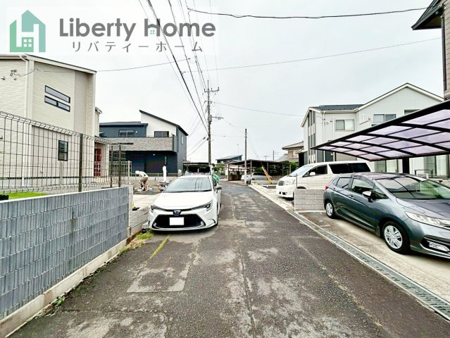 土浦市小岩田東２丁目6期　新築戸建　2号棟の前面道路含む現地写真