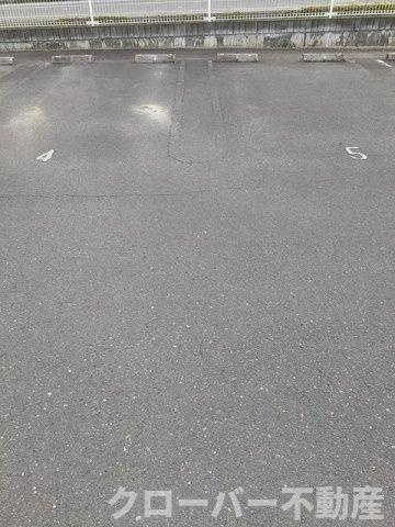ルークス　勇峰Ａの駐車場