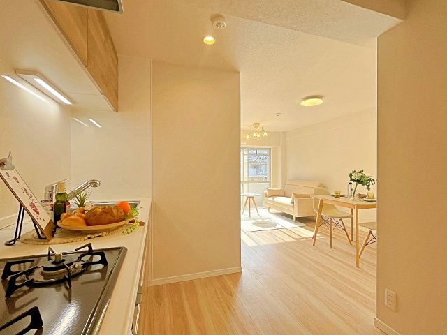 タウンハイツ亀有2号棟の居間・リビング|ドキドキの新生活も、安心してスタート。ぴったりの住まいを見つけませんか？クランディアが一緒に住まい選びをサポートします‼　まずは、お気軽にお問合せください　＃クランディア