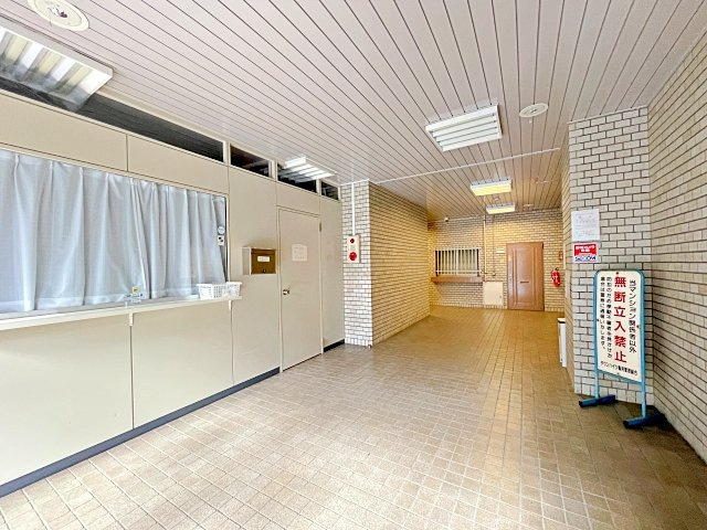 タウンハイツ亀有2号棟のロビー|ドキドキの新生活も、安心してスタート。ぴったりの住まいを見つけませんか？クランディアが一緒に住まい選びをサポートします‼　まずは、お気軽にお問合せください　＃クランディア