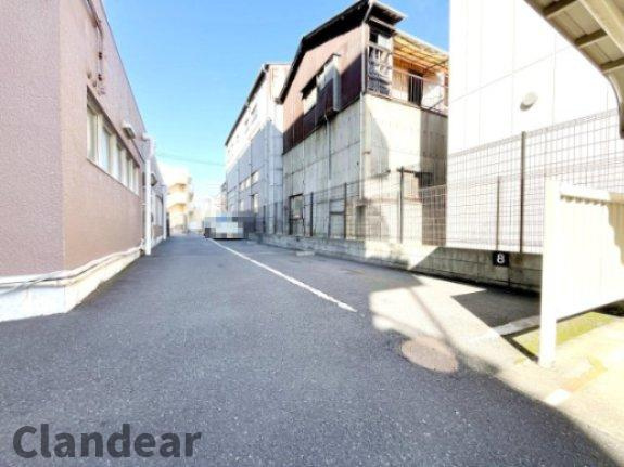 タウンハイツ亀有2号棟の駐車場|ドキドキの新生活も、安心してスタート。ぴったりの住まいを見つけませんか？クランディアが一緒に住まい選びをサポートします‼　まずは、お気軽にお問合せください　＃クランディア