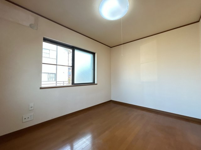 大平町富田　中古戸建の洋室