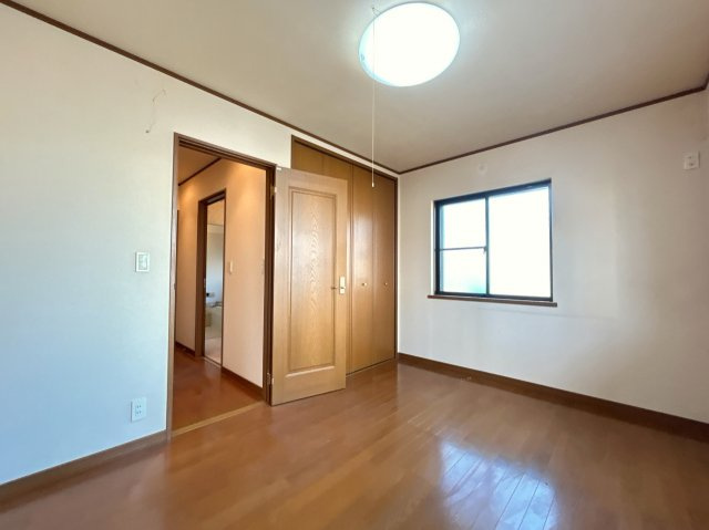 大平町富田　中古戸建の洋室