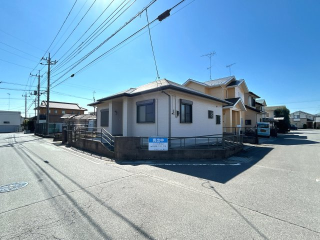 大平町富田　中古戸建の前面道路含む現地写真