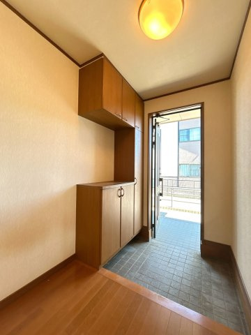 大平町富田　中古戸建の玄関
