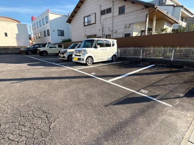 リバーストーンⅡの駐車場