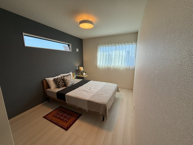 リーブルガーデンＳ高崎塚田町　1号棟の洋室|洋室1です。アクセントクロスでお洒落です。