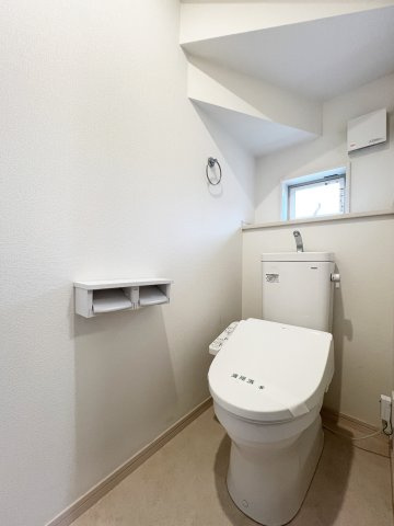 東久留米前沢貸家　２号棟のトイレ|１階のトイレ　2階にも温水シャワー付トイレあります　