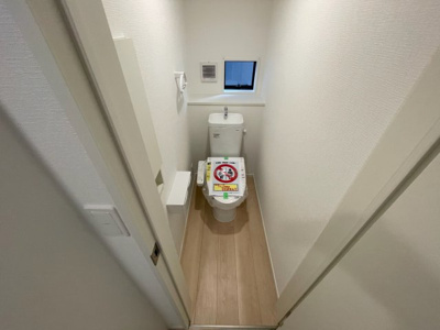 【トイレ】 | 亀山市羽若町《3号棟》 | 1階
