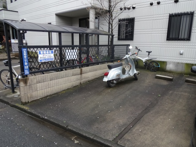 メゾンエスポワールの駐車場