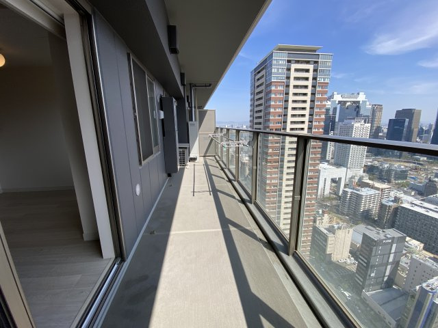 【バルコニー】 | グランドメゾン新梅田タワーTHE CLUB RESIDENCE | 東向きバルコニー