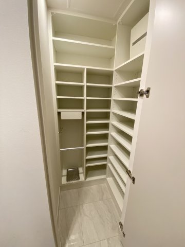 【収納】 | グランドメゾン新梅田タワーTHE CLUB RESIDENCE | シューズインクローゼットは大容量です
