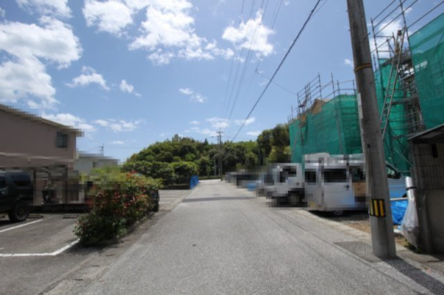 南国市緑ヶ丘3丁目　新築戸建　1号棟【太陽光発電システム】（全4区画）の前面道路含む現地写真|前面道路　東側　幅6.0ｍ　公道　接面10.2ｍ
