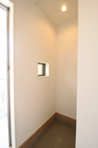 南国市緑ヶ丘3丁目　新築戸建　1号棟【太陽光発電システム】（全4区画）の収納|シューズインクローク
