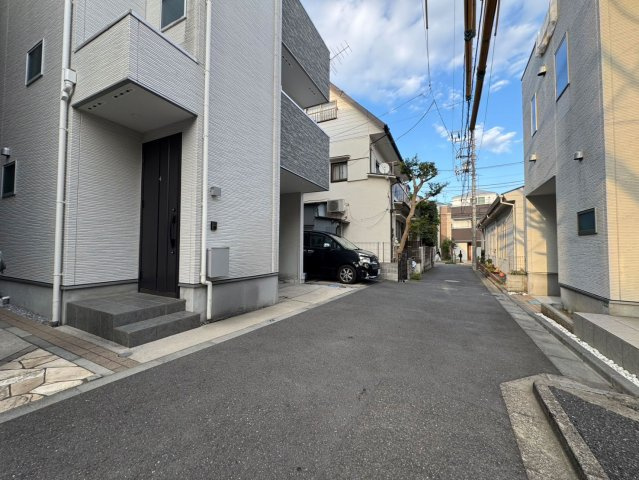 文京区大塚5丁目　中古戸建の前面道路含む現地写真