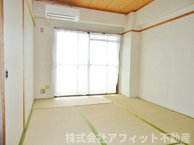 【寝室】 | ビバリーヒルズ | 和室6帖
