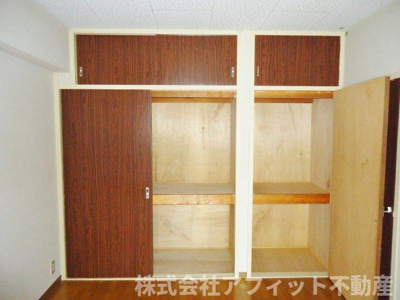 【収納】 | ビバリーヒルズ | 洋室6帖の押入